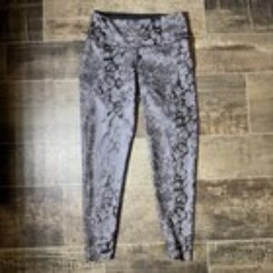 AR-33 Python Snake Print High Rise Crop Leggings Sz Medium